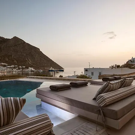 Arcos Sifnos 카마레스